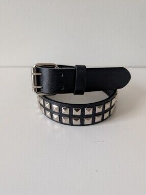 Hot Topic women's Black Leather Studded Pyramid Punk Belt (M)